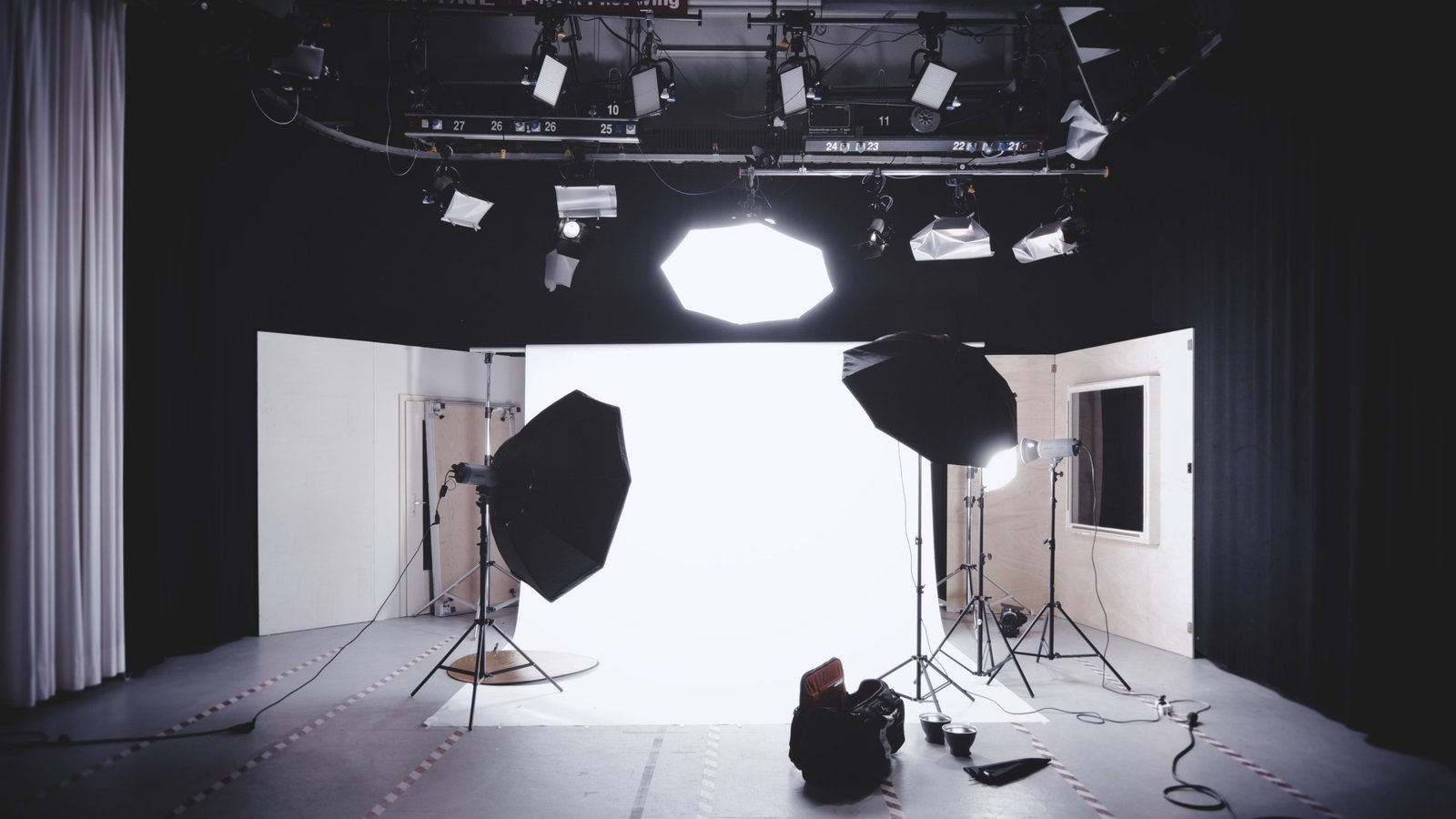 For Photographers: My Reception Lighting Set-up! - Modern and Fun Wedding Photographer